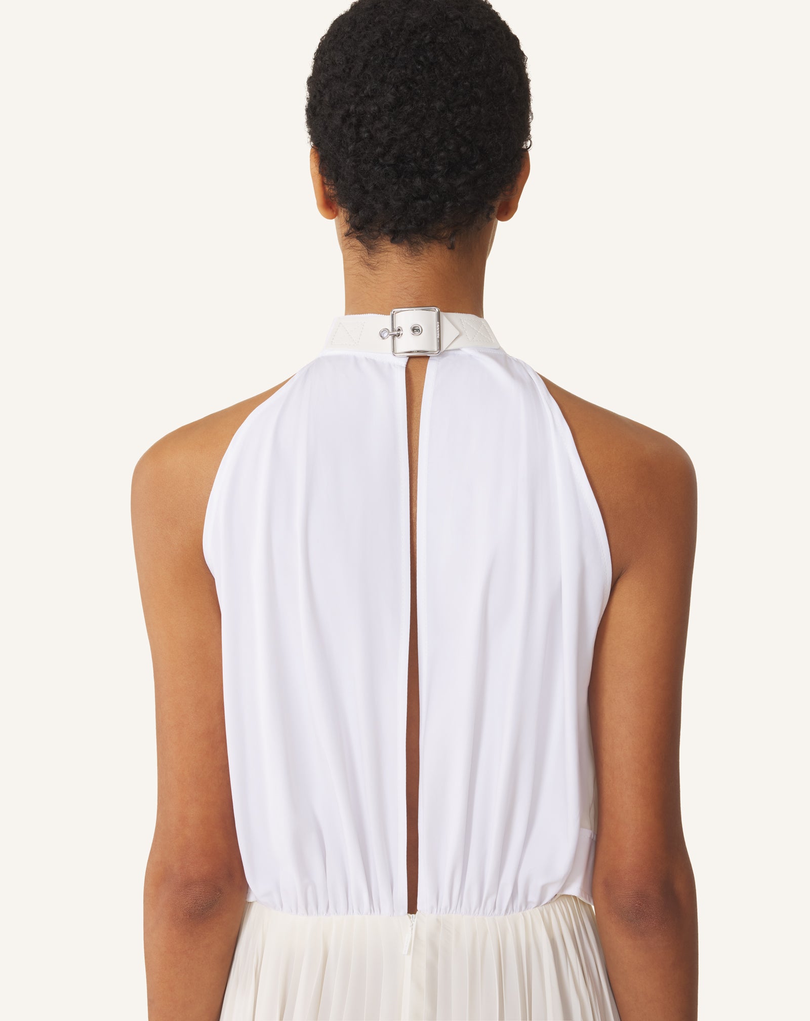 ROBE PLISSÉE EN CHARMEUSE ET COTON BLANC