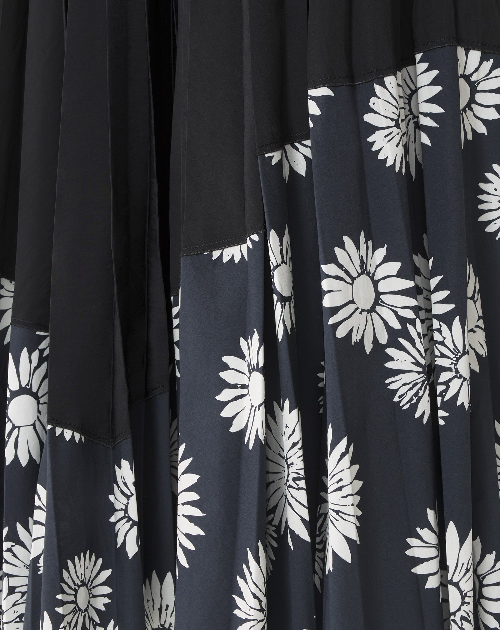 ROBE PLISSÉE EN CHARMEUSE ET COTON IMPRIMÉ