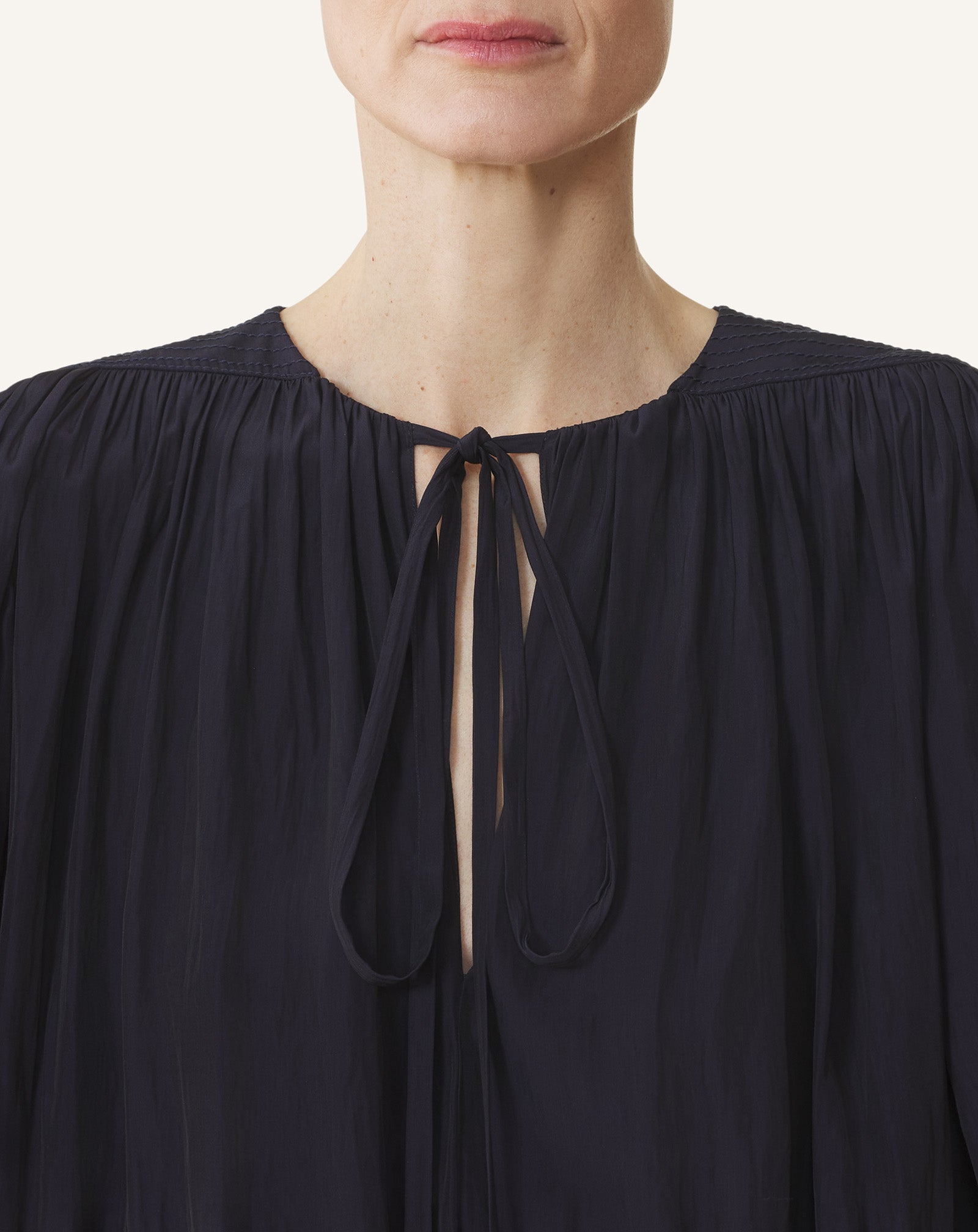 ROBE À MANCHES BOUFFANTES