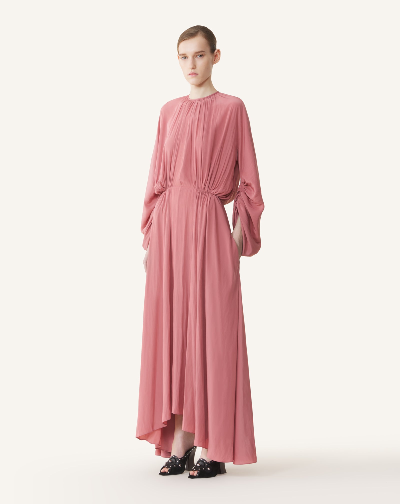 ROBE CINTRÉE EN CHARMEUSE ROSE