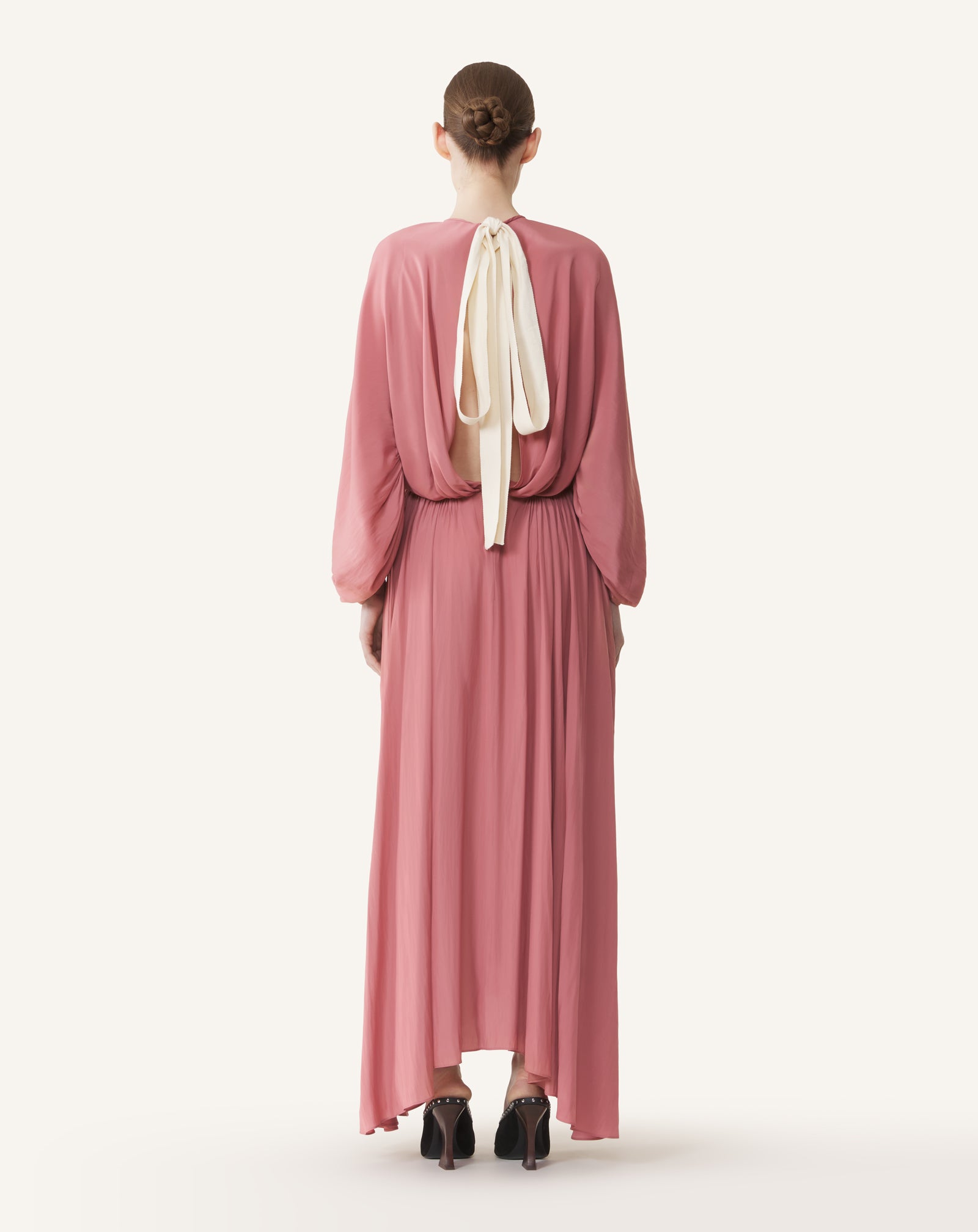 ROBE CINTRÉE EN CHARMEUSE ROSE