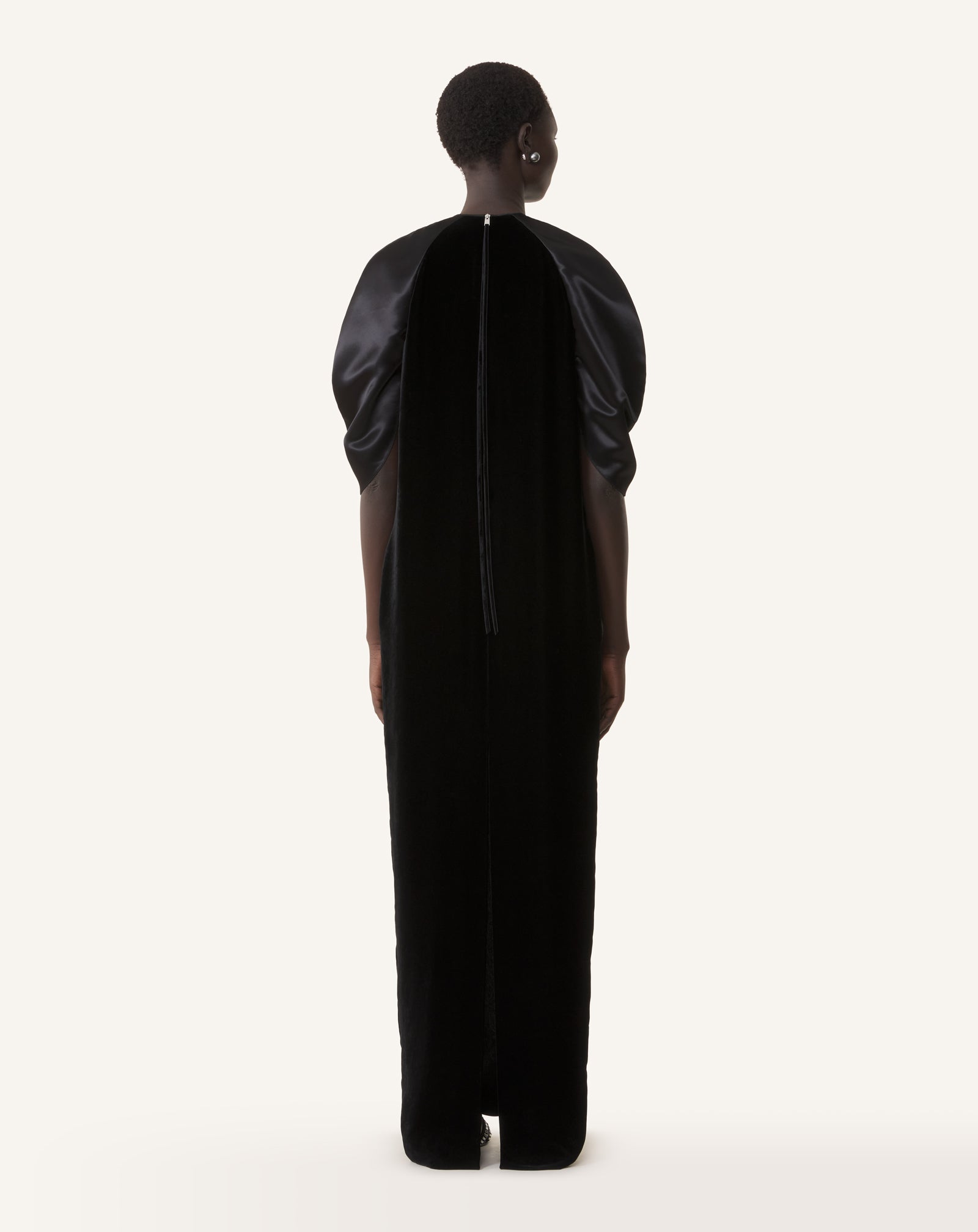 ROBE BRODÉE EN VELOURS FLUIDE