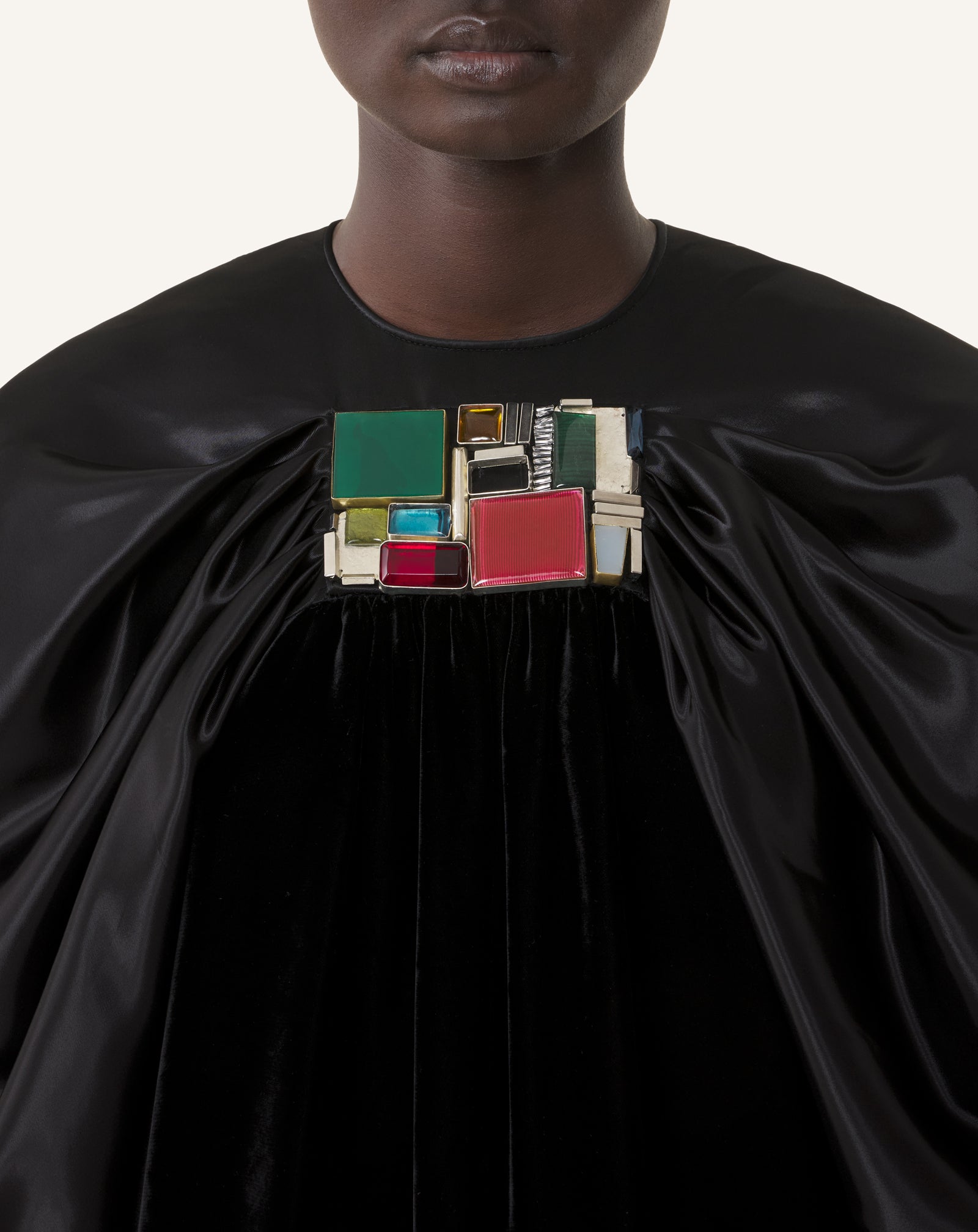 ROBE BRODÉE EN VELOURS FLUIDE