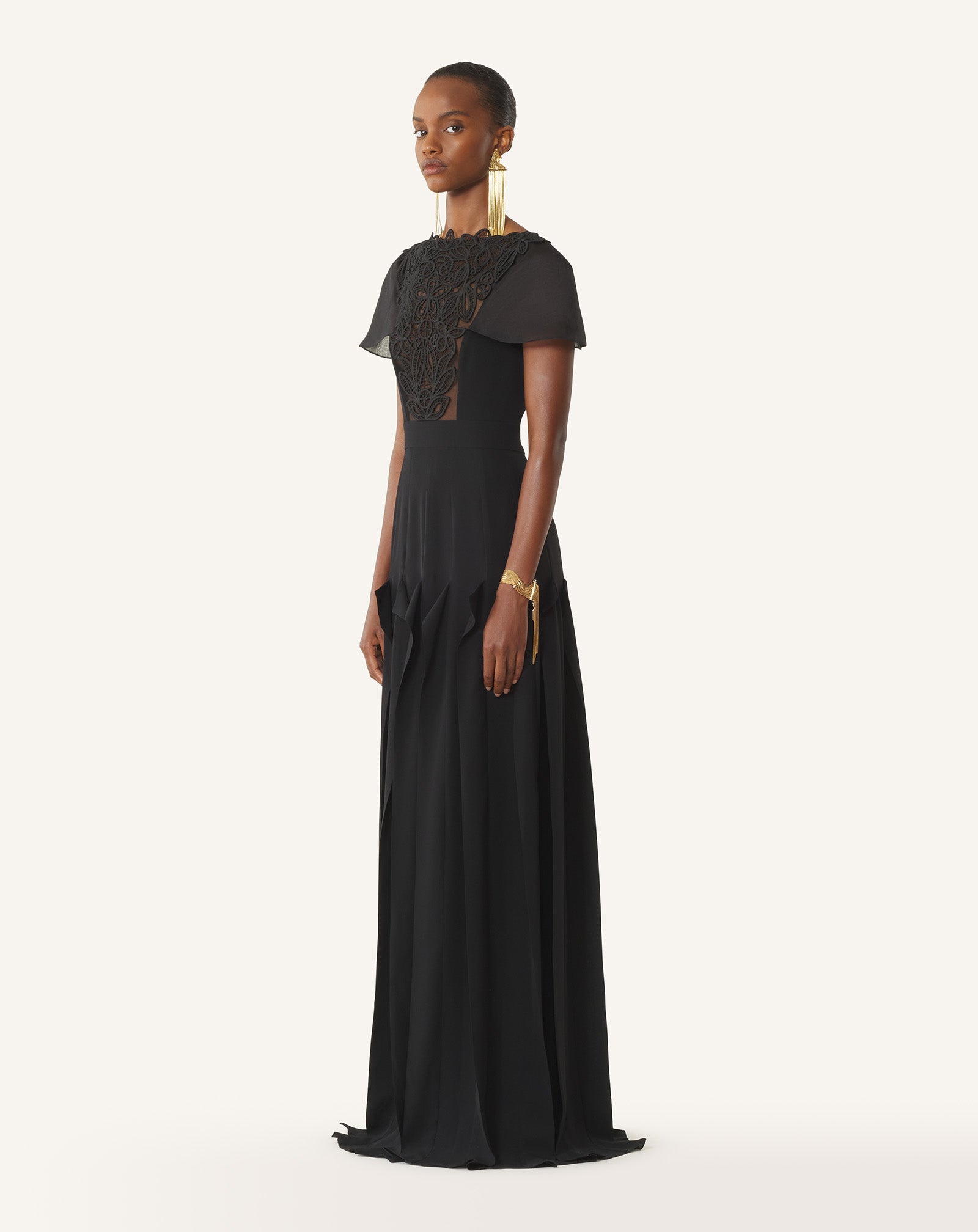 ROBE À PLASTRON BRODÉ EN GEORGETTE DE SOIE