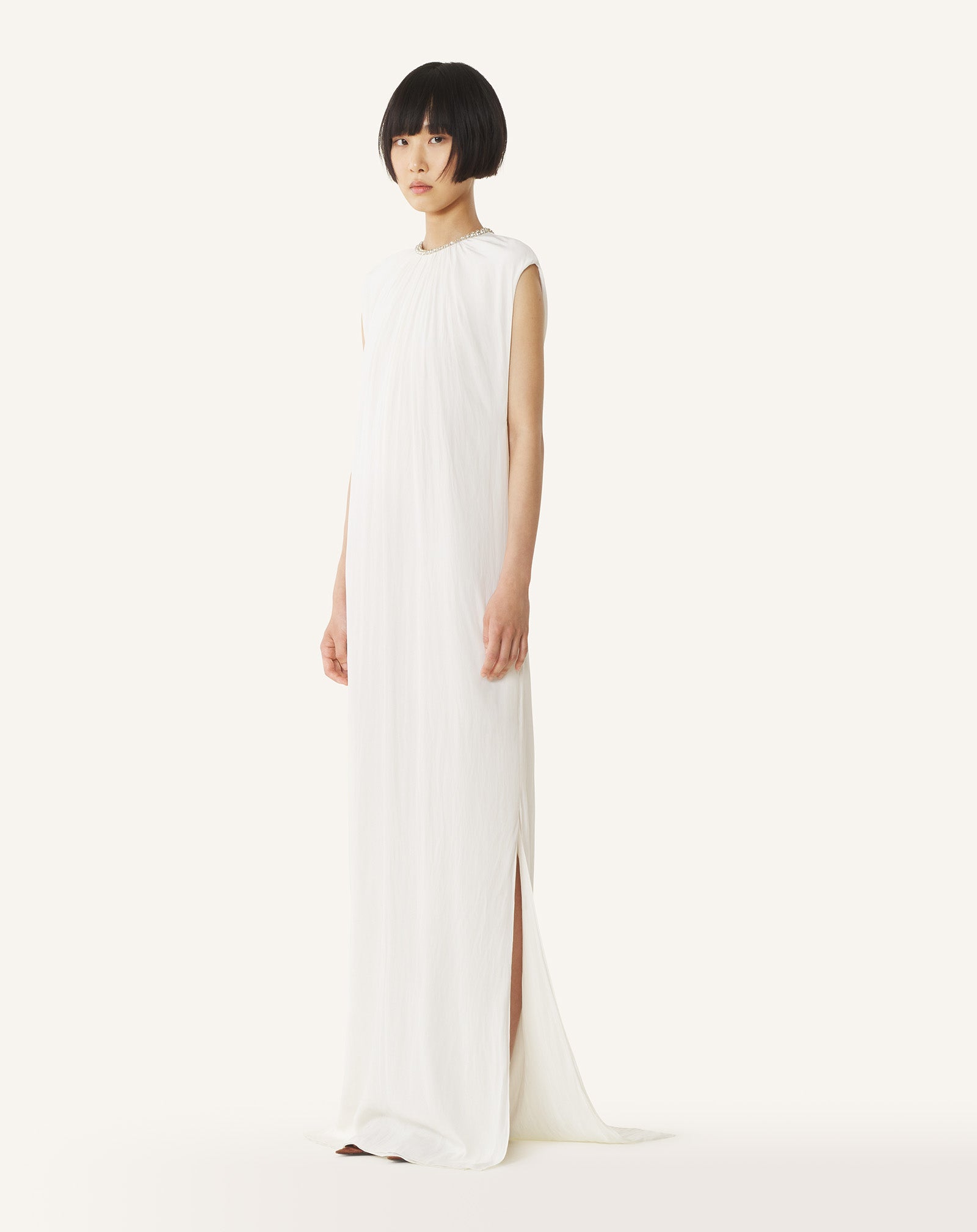 ROBE BRODÉE EN CHARMEUSE
