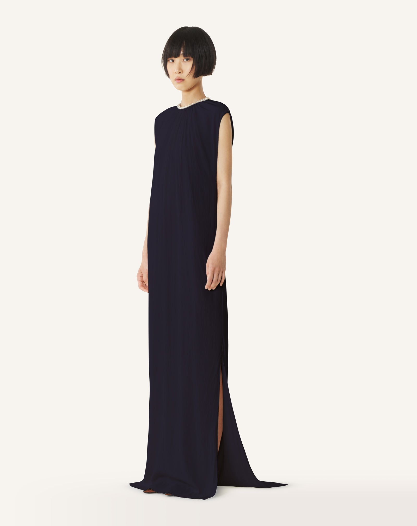 ROBE BRODÉE EN CHARMEUSE