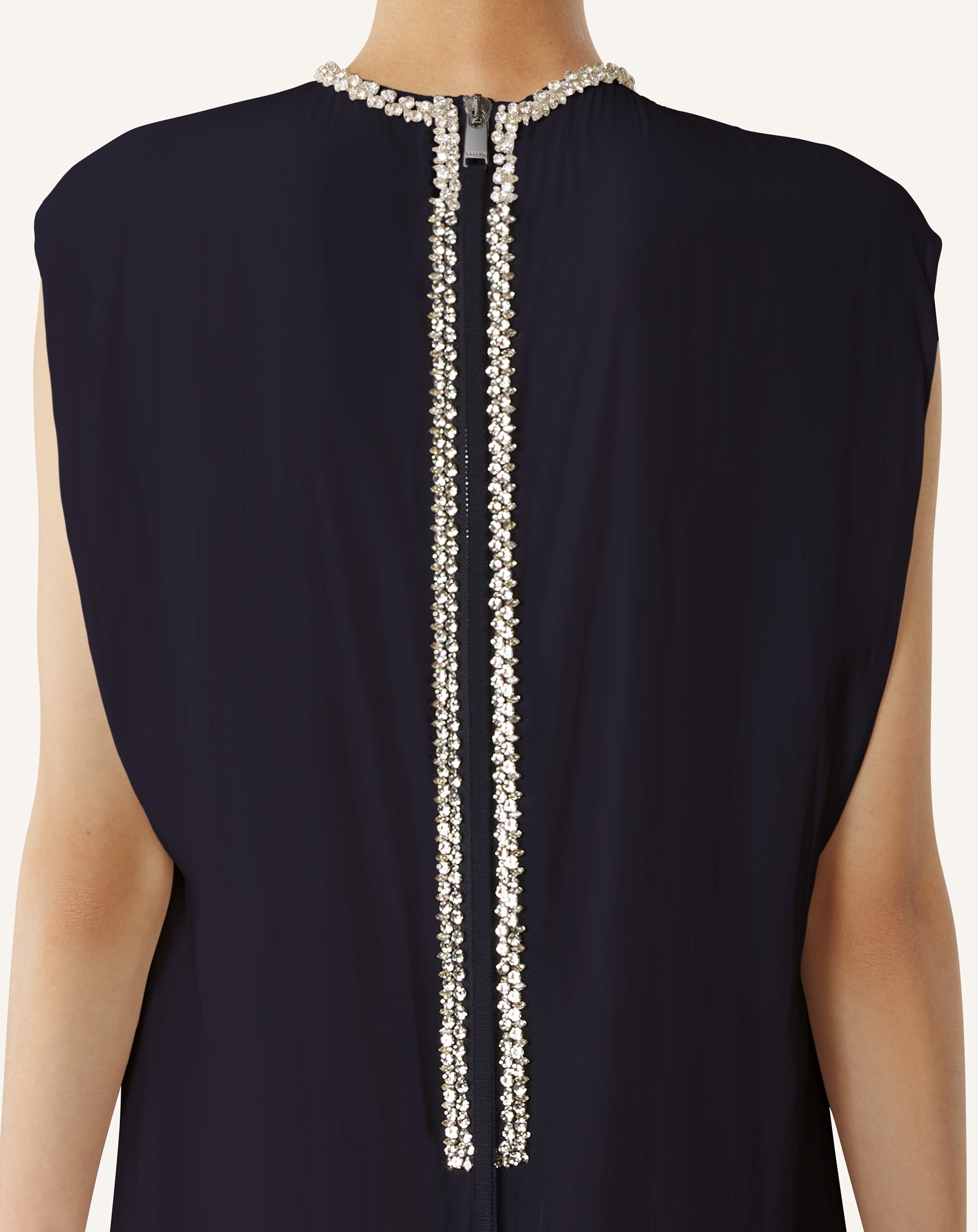 ROBE BRODÉE EN CHARMEUSE