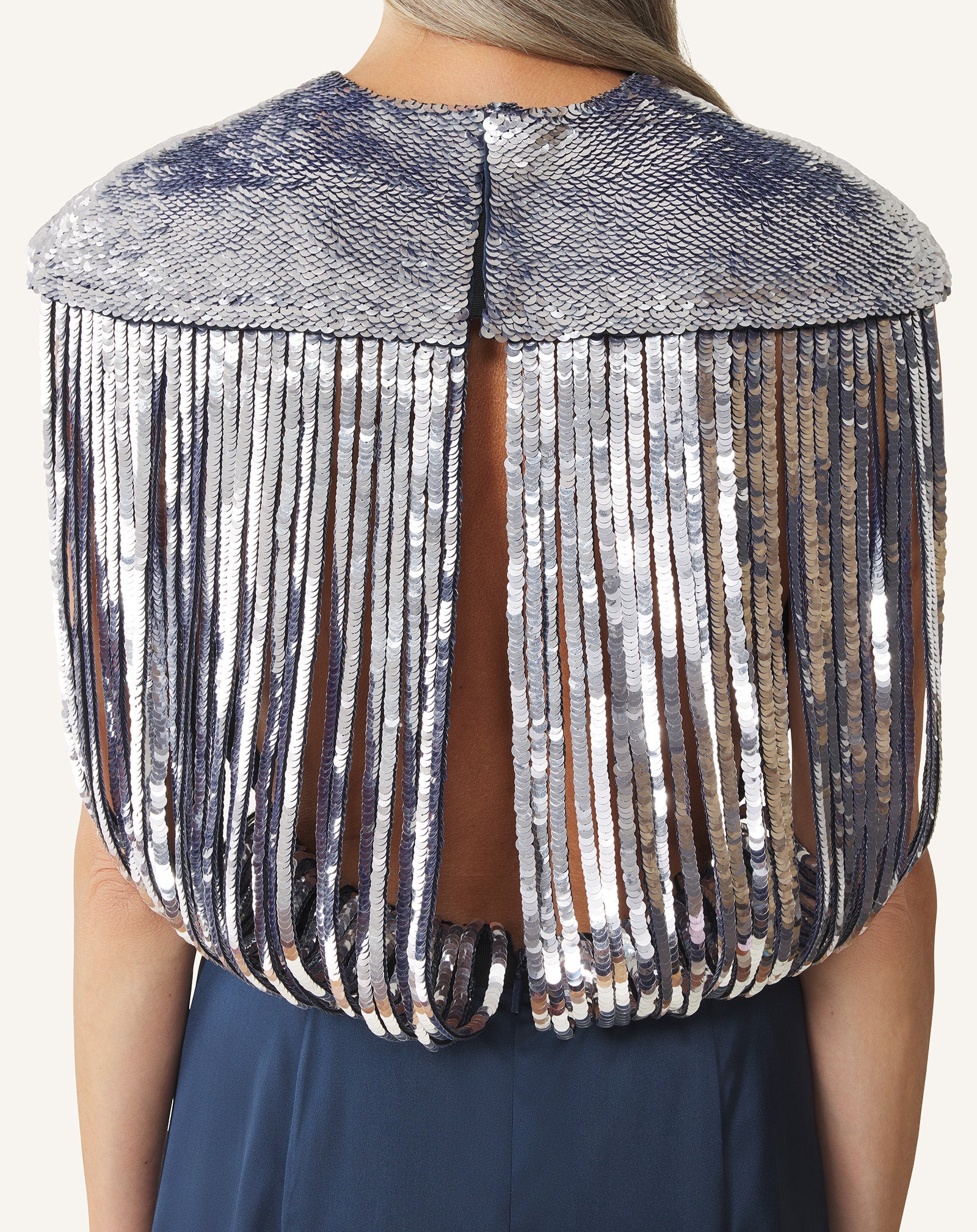 ROBE À DOS BRODÉ EN SATIN DE SOIE BLEU