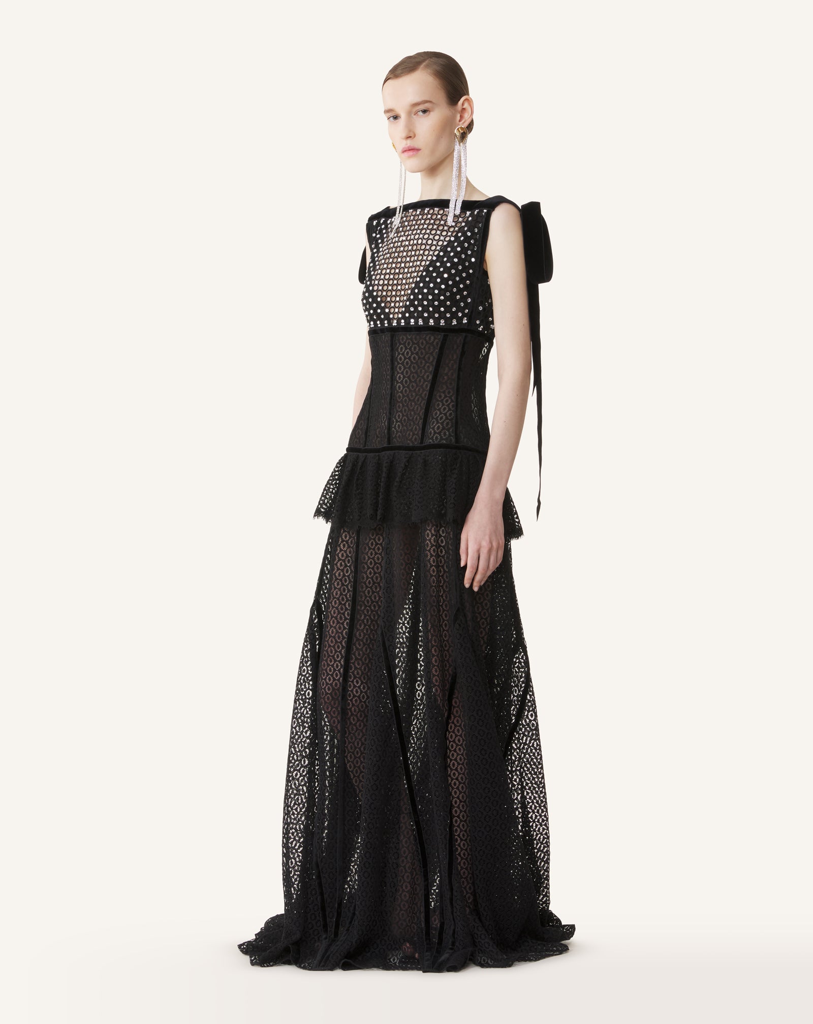 ROBE BRODÉE DOS NU EN DENTELLE