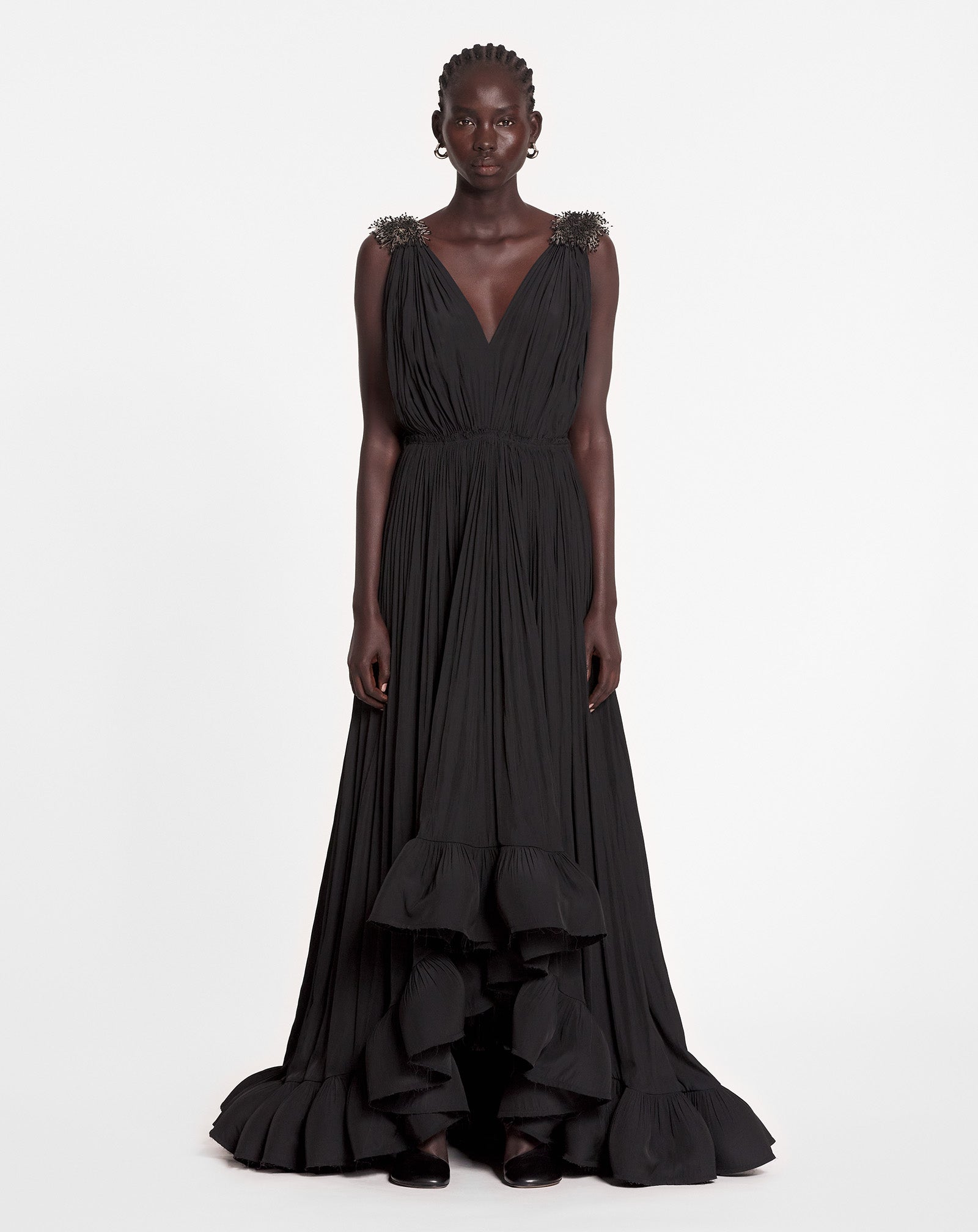 ROBE DU SOIR LONGUE EN CHARMEUSE ET BRODERIES