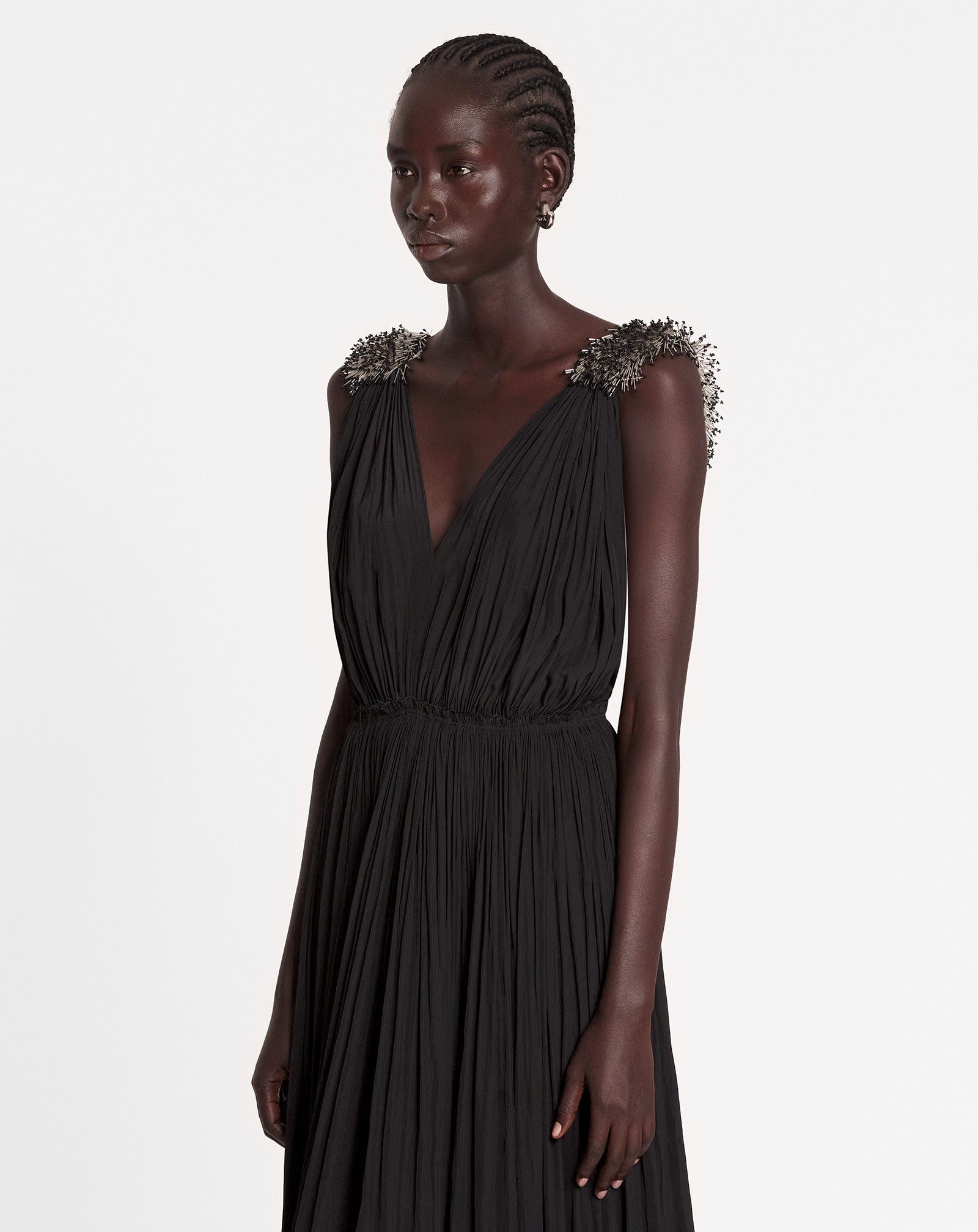 ROBE DU SOIR LONGUE EN CHARMEUSE ET BRODERIES