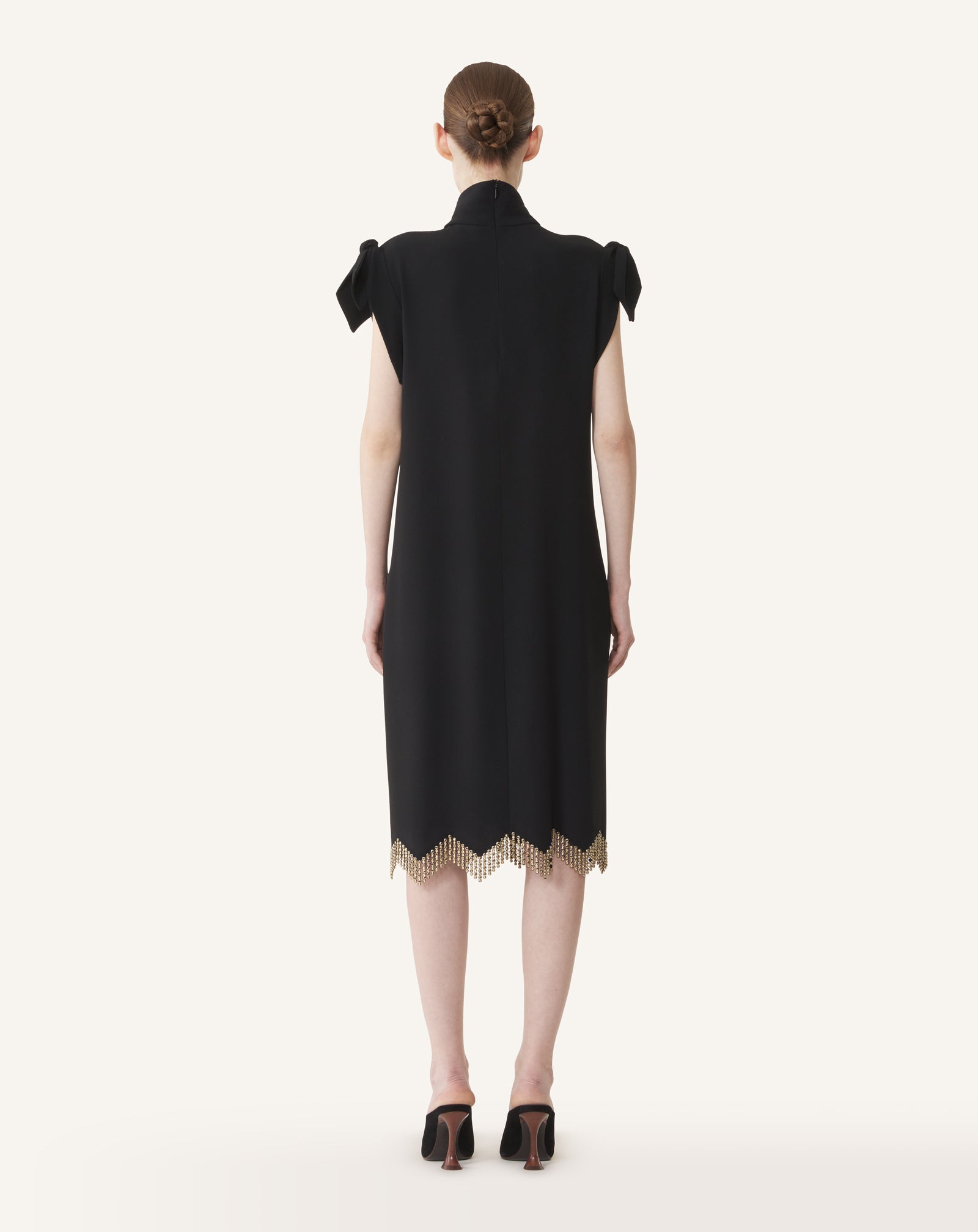 ROBE À NŒUDS BRODÉE EN SABLÉ