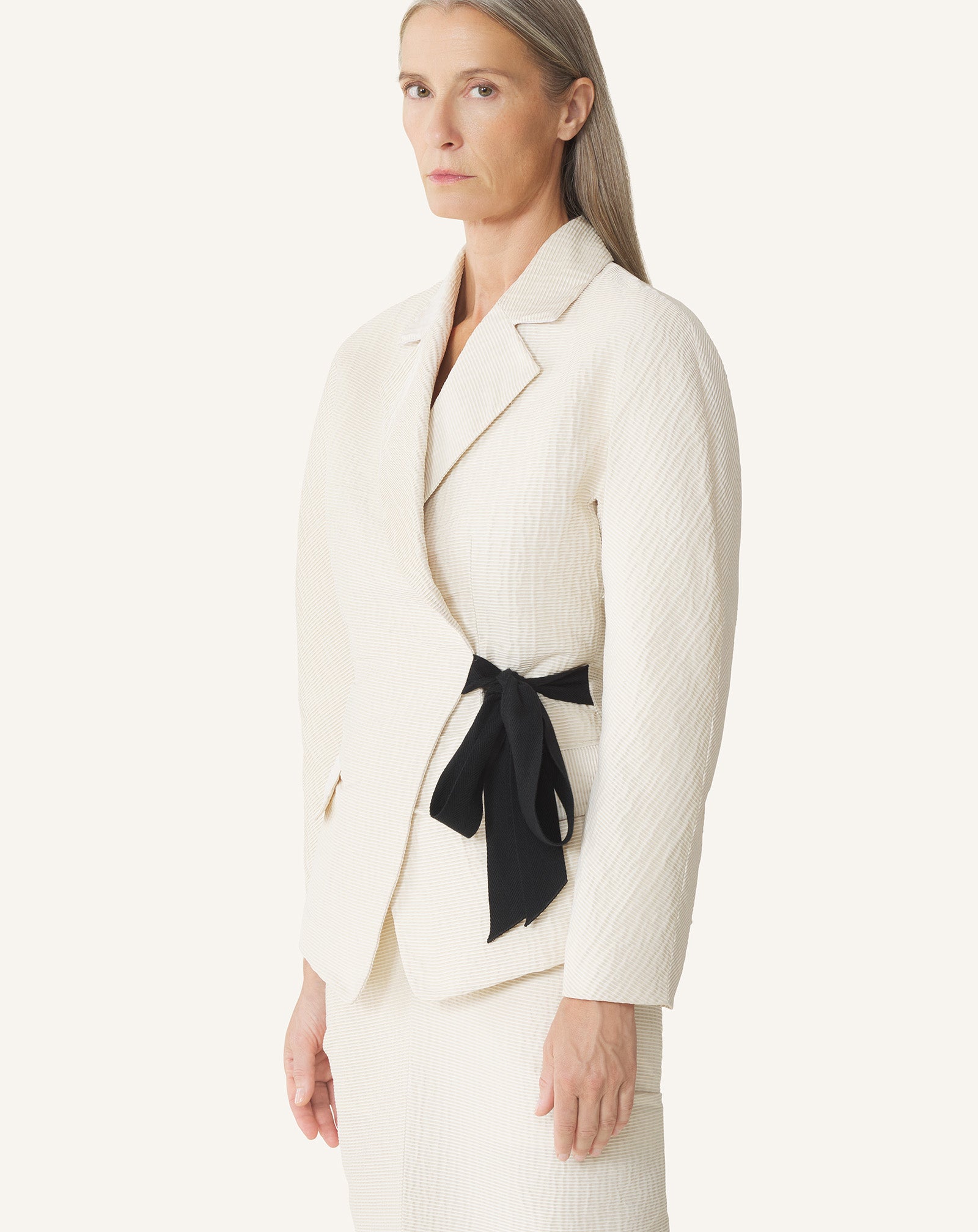 VESTE CEINTURÉE EN JACQUARD BLANC