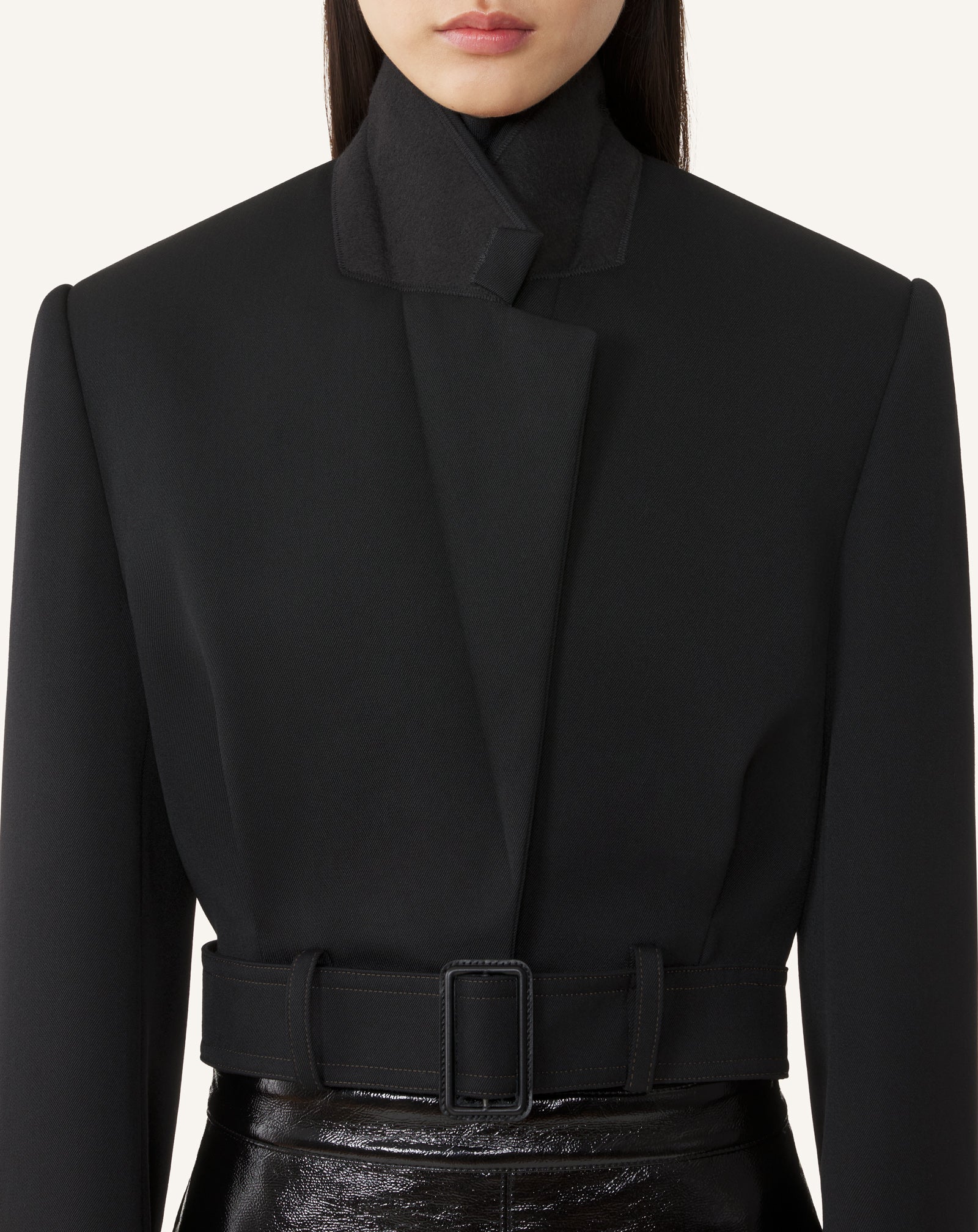 VESTE COURTE CEINTURÉE EN LAINE