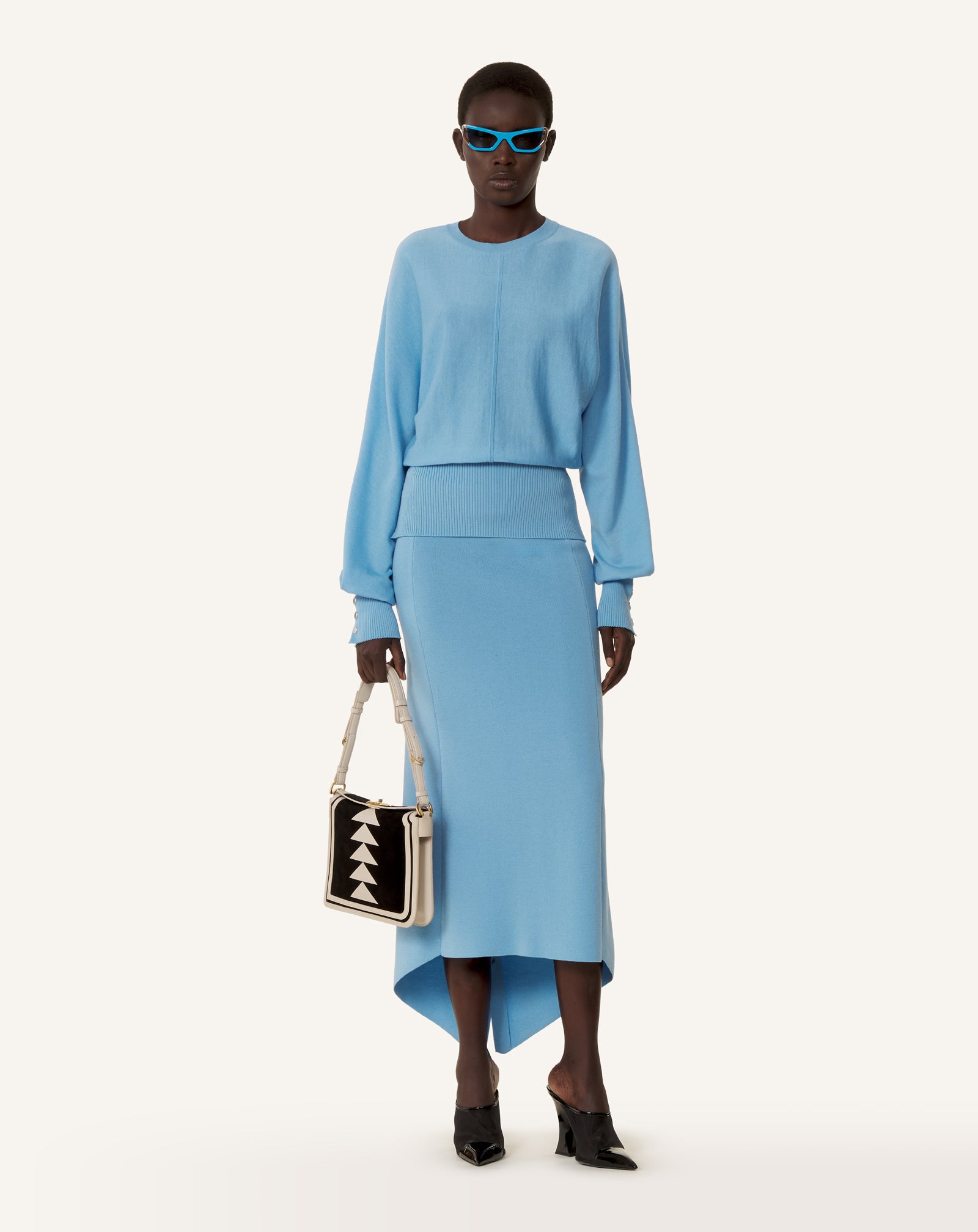 PULL CINTRÉ EN LAINE MÉRINOS BLEU