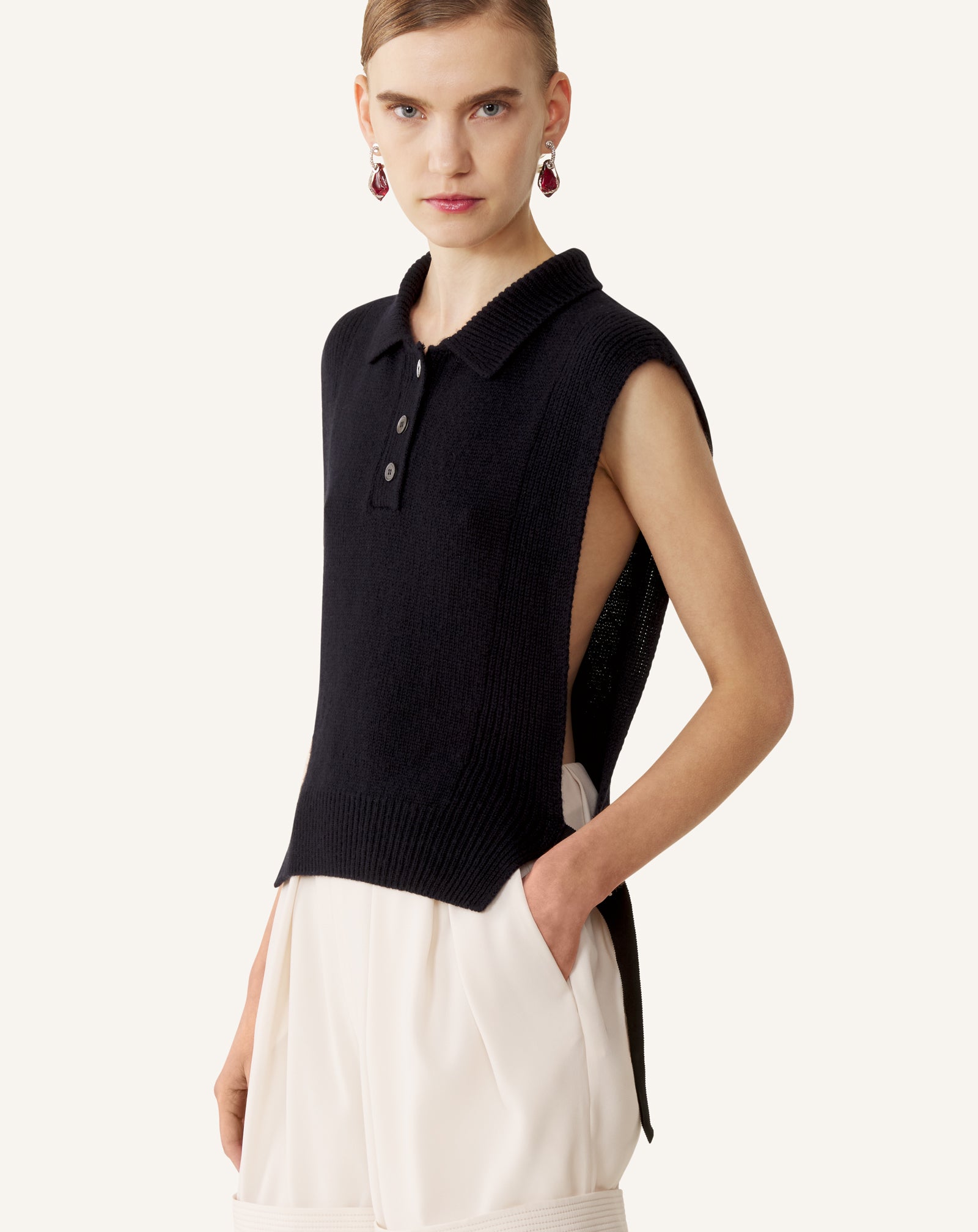 PULL SANS MANCHES EN CACHEMIRE BLEU