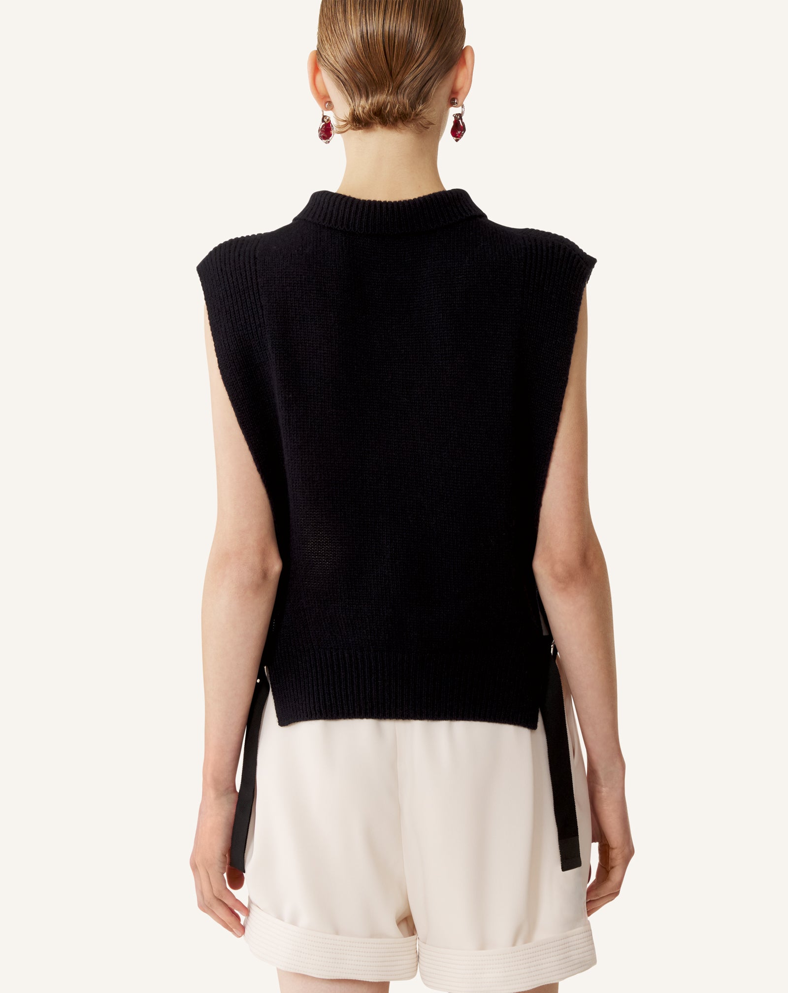 PULL SANS MANCHES EN CACHEMIRE