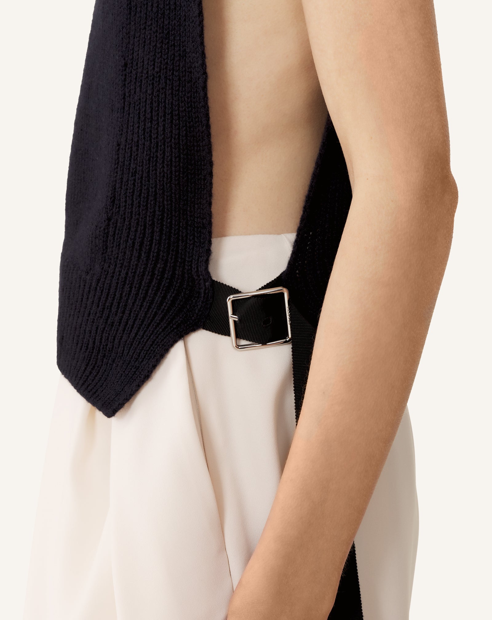 PULL SANS MANCHES EN CACHEMIRE