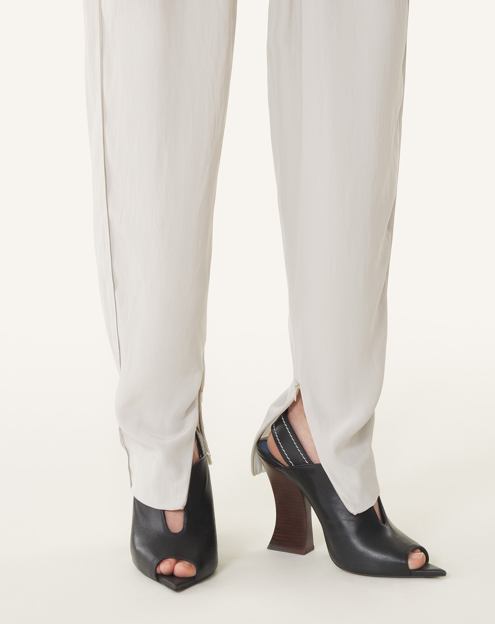 PANTALON DRAPÉ EN CHARMEUSE