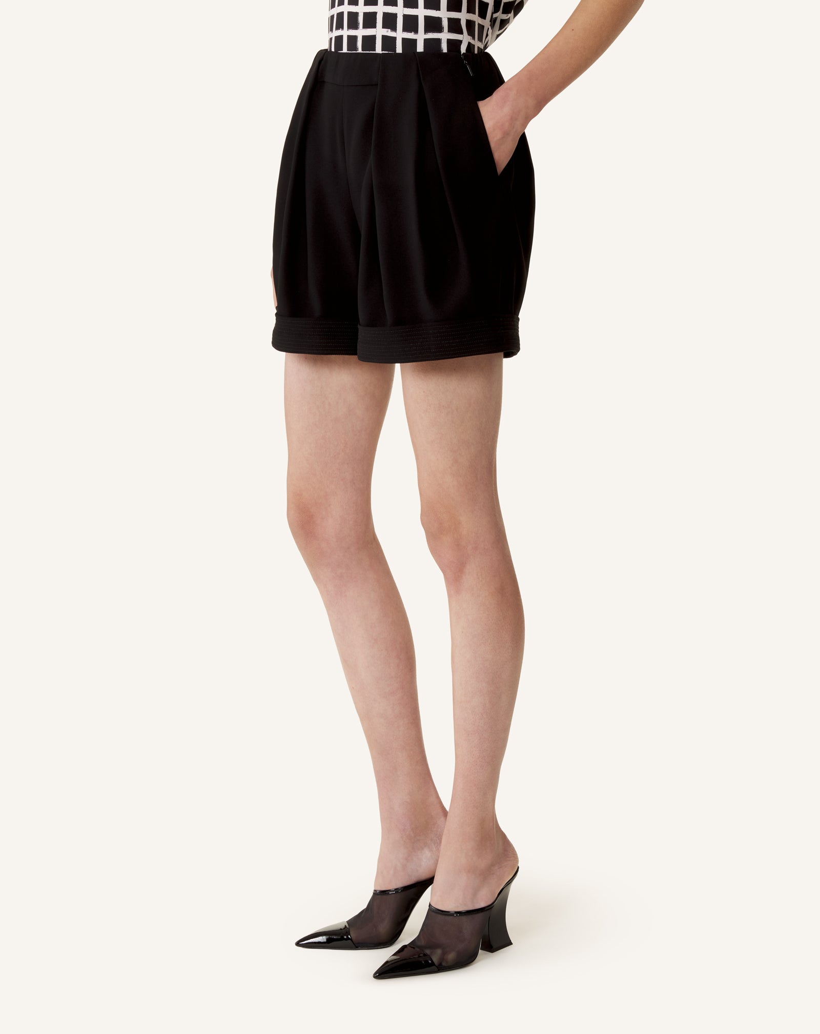 SHORT EN CRÊPE NOIR