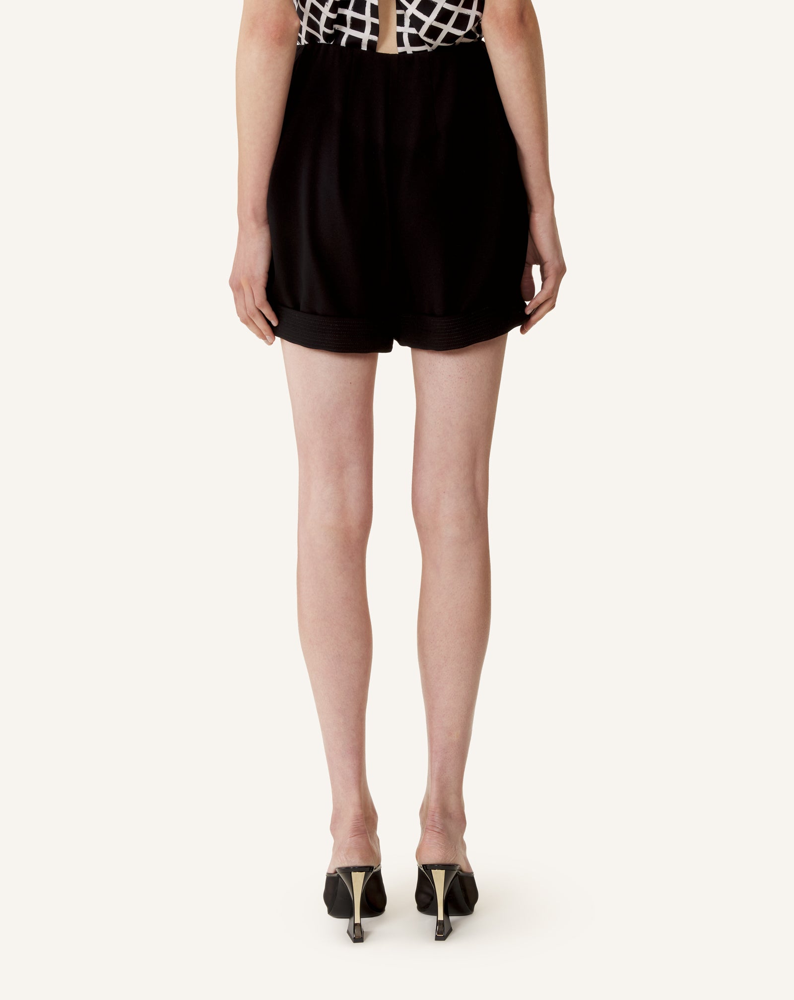 SHORT EN CRÊPE NOIR