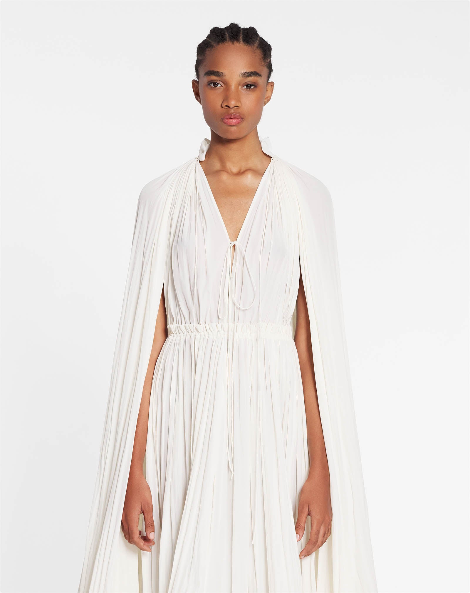 ROBE LONGUE À VOLANTS EN CHARMEUSE